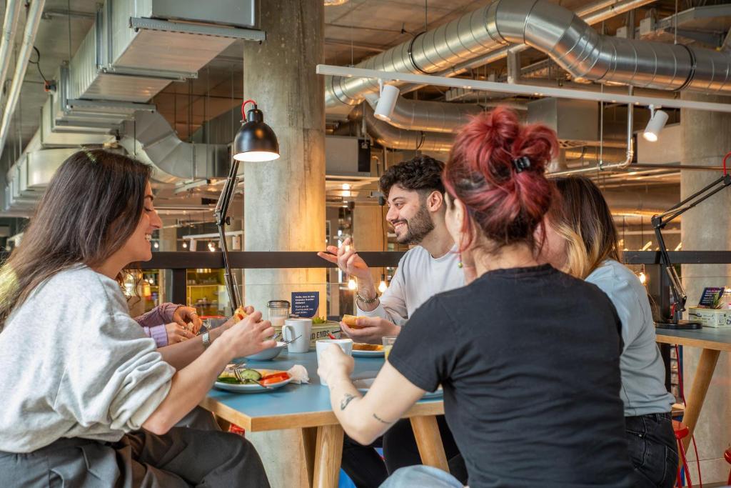 MEININGER Hotel Berlin East Side Gallery - Resim 19