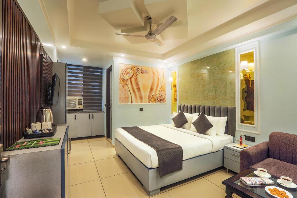 Postel nebo postele na pokoji v ubytování Hotel Aerostay IGI Delhi Airport