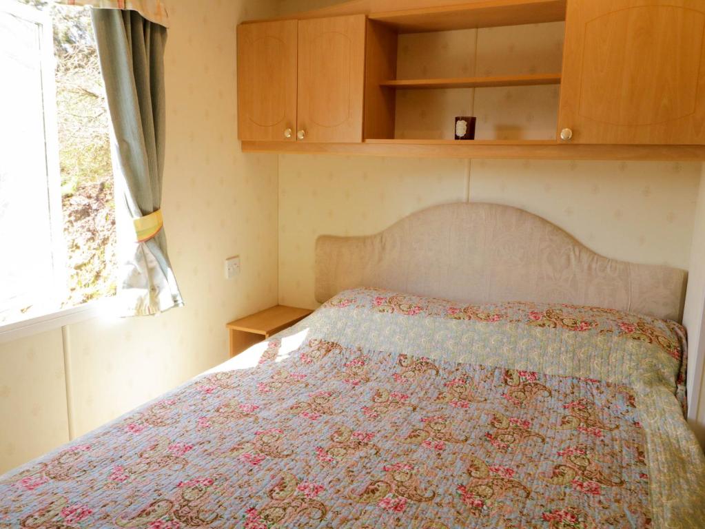 Postel nebo postele na pokoji v ubytování The CaravanMeenacross