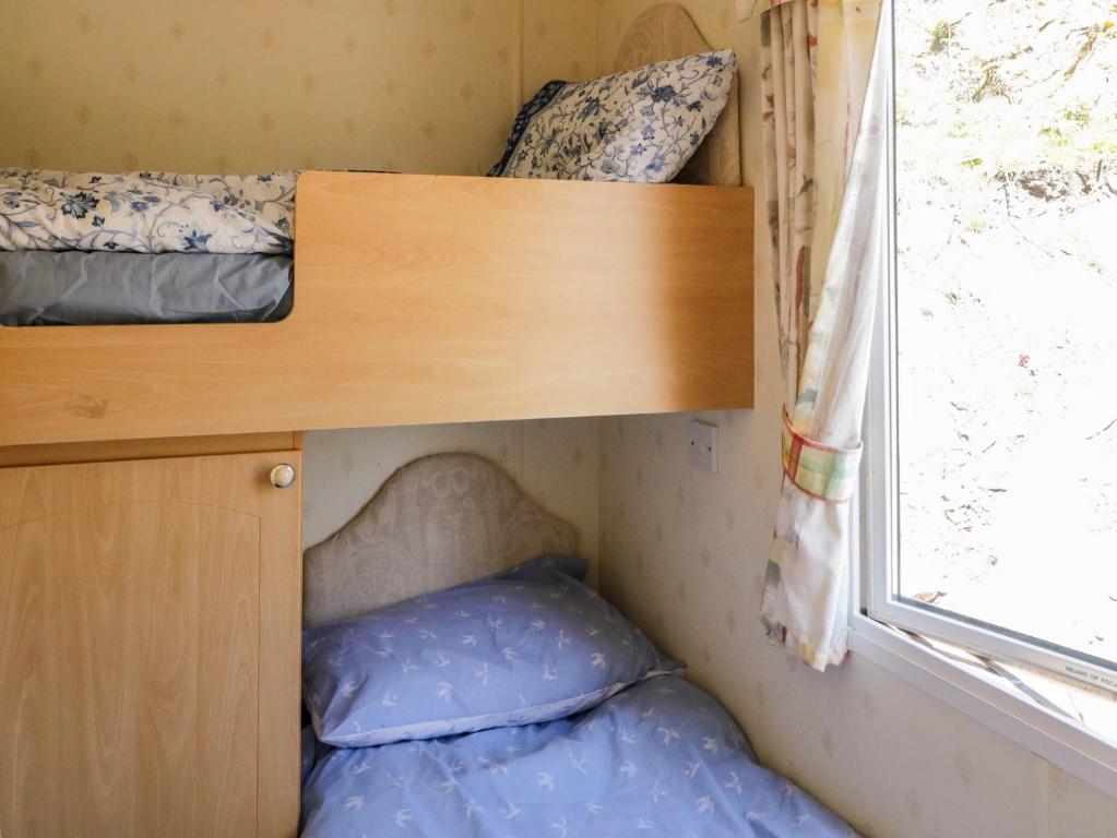 Postel nebo postele na pokoji v ubytování The CaravanMeenacross