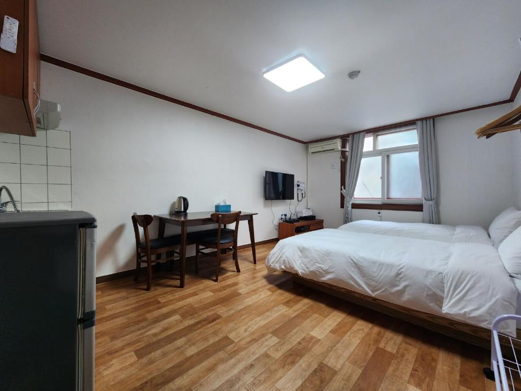 Postel nebo postele na pokoji v ubytování Sorak Hostel
