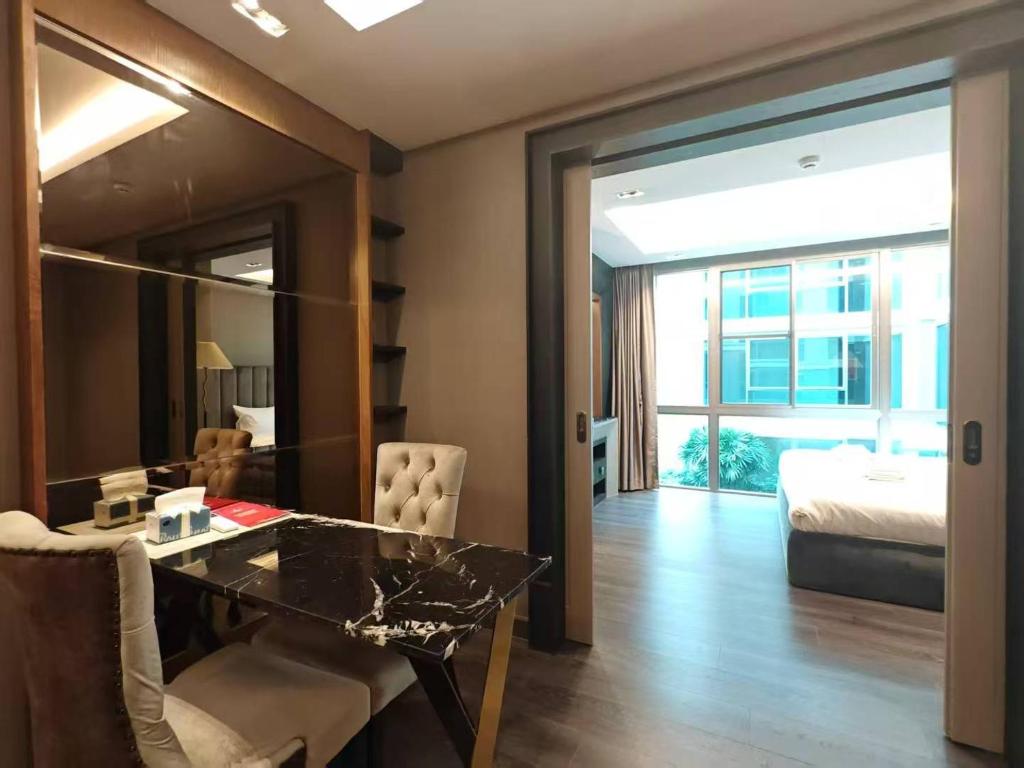 Χώρος καθιστικού στο The Erawan Condo