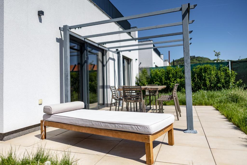 Vilabyt se zahrádkou a výhledem na zámek - 7