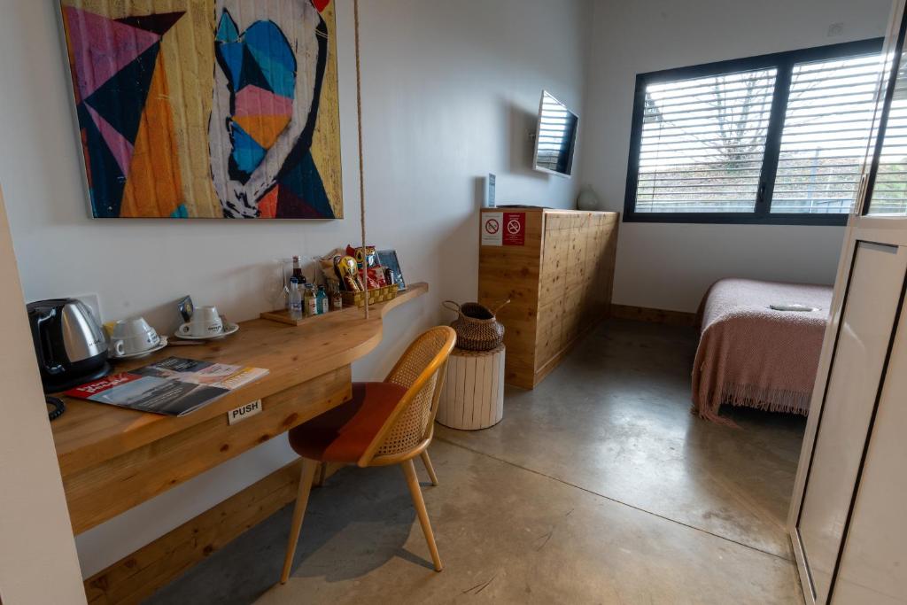 Postel nebo postele na pokoji v ubytování Le B Complexe Hôtel