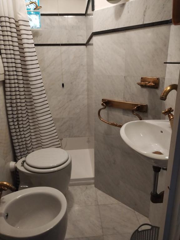 Koupelna v ubytování Ca'di Lalu