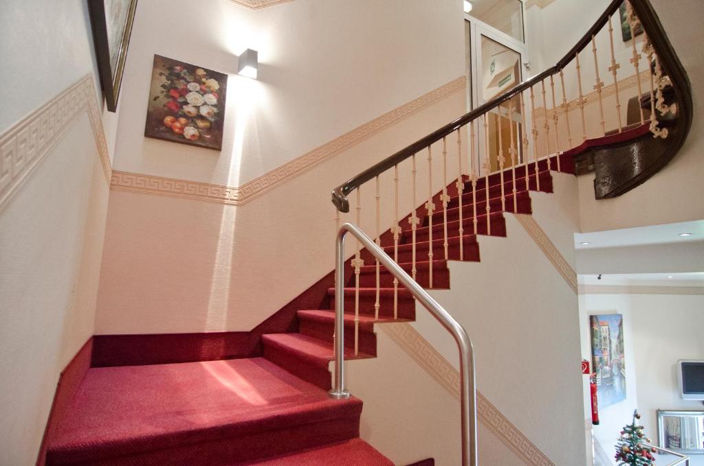 Hotel Polo am ZOB - Resim 16