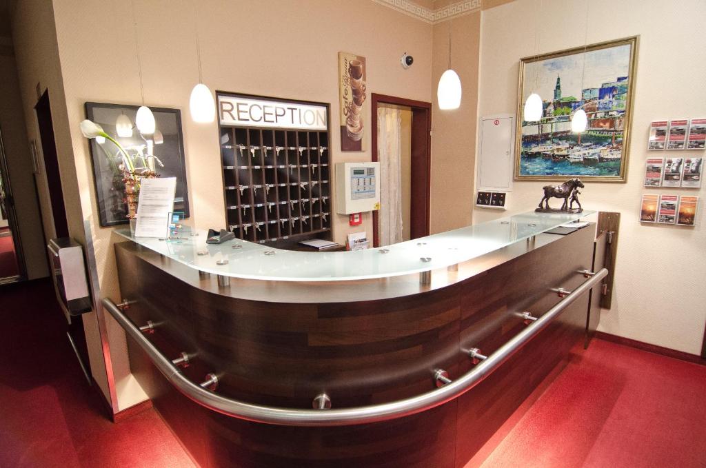 Hotel Polo am ZOB - Resim 7