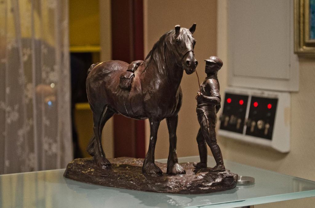 Hotel Polo am ZOB - Resim 39