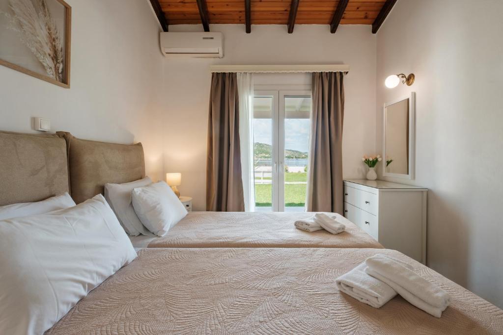 Postel nebo postele na pokoji v ubytování Kalamionas Studios & Apartments