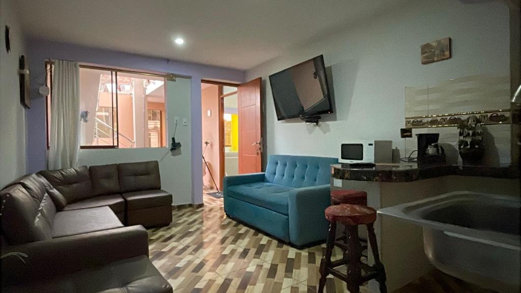 TV a/nebo společenská místnost v ubytování TRANSFER VIP HOSTEL