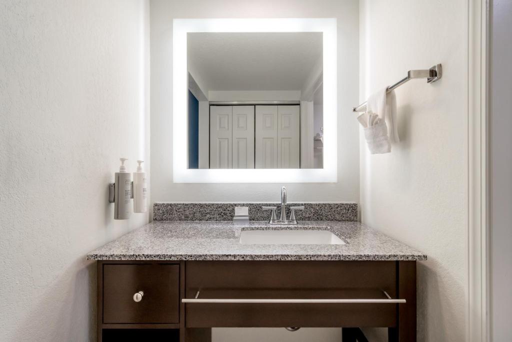 Homewood Suites by Hilton Eatontown photo