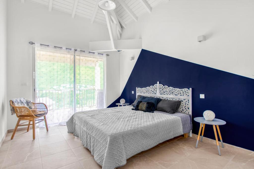 En eller flere senge i et værelse på Vue mer Ilet Pinel - Appartement 4p 1ch