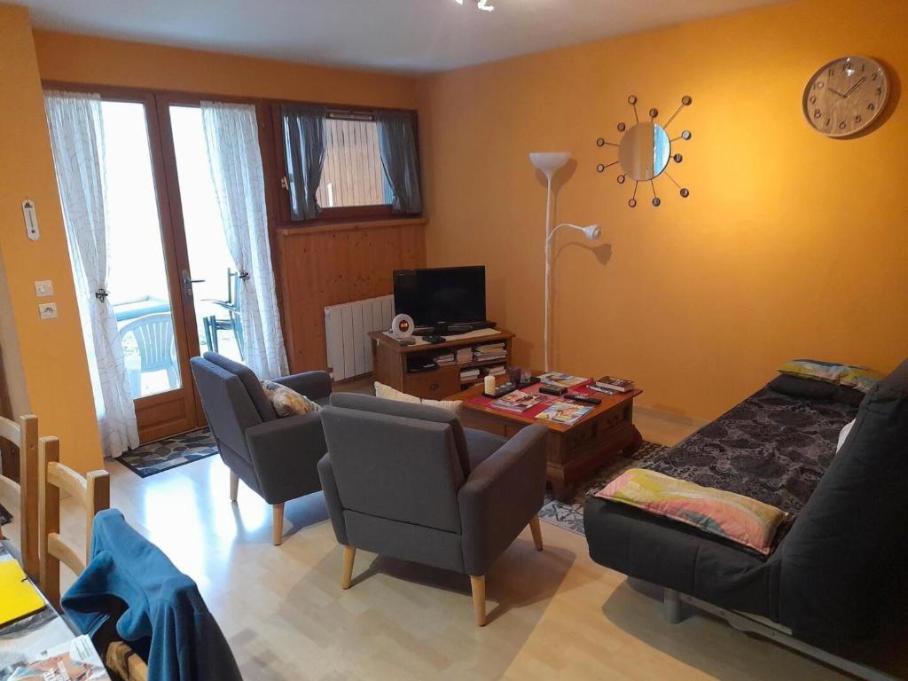 Μια τηλεόραση ή/και κέντρο ψυχαγωγίας στο Appartement plein ciel 4-6 pers
