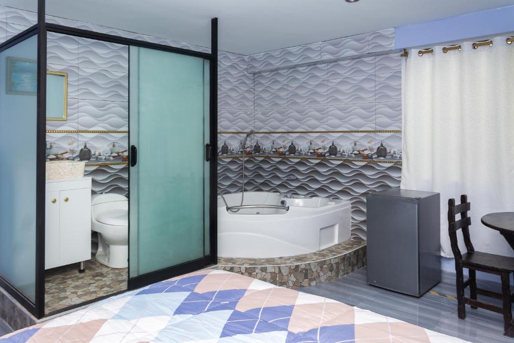 Koupelna v ubytování TRANSFER VIP HOSTEL