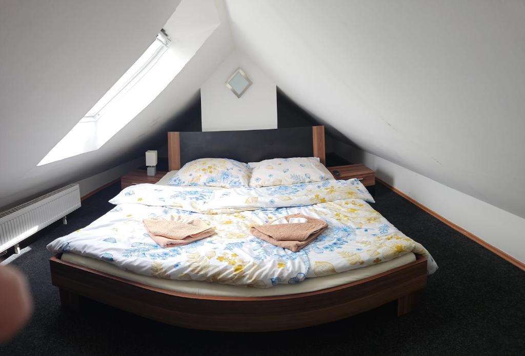 Postel nebo postele na pokoji v ubytování Bluestars Home