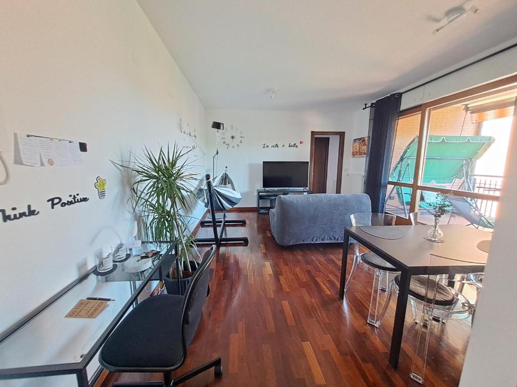 TV a/nebo společenská místnost v ubytování Your Home in Bologna