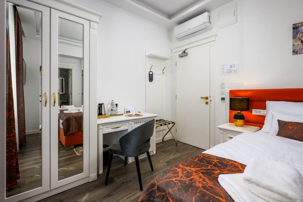 Postel nebo postele na pokoji v ubytování Boutique Hotel Golden Key - Poreč - Bed & Breakfast