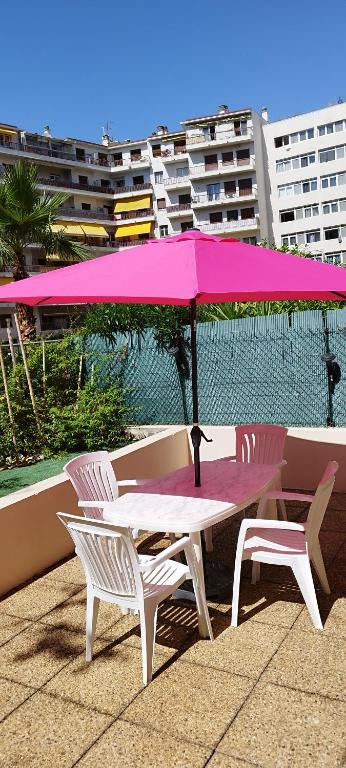 Photo de la galerie de l'établissement Charmant studio-terrasse à Carras Plage, à Nice