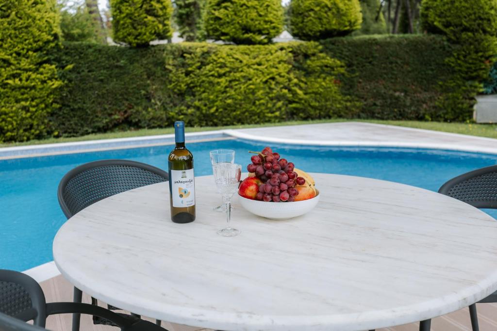 The swimming pool at or close to Sani Green Villa