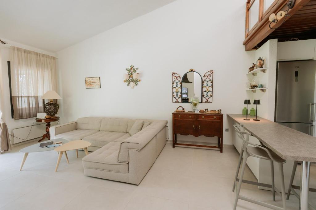 A seating area at Sani Green Villa