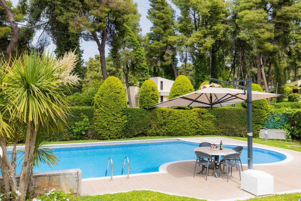 The swimming pool at or close to Sani Green Villa