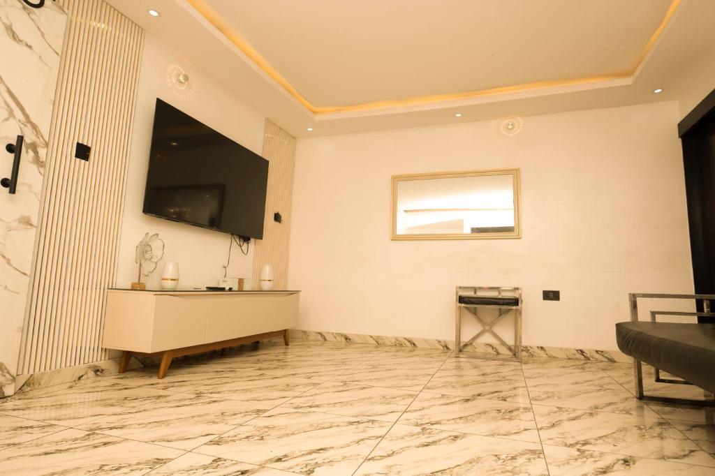 TV a/nebo společenská místnost v ubytování The Milton Apartment