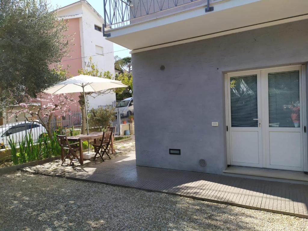 Το κτήριο όπου στεγάζεται  το διαμέρισμα