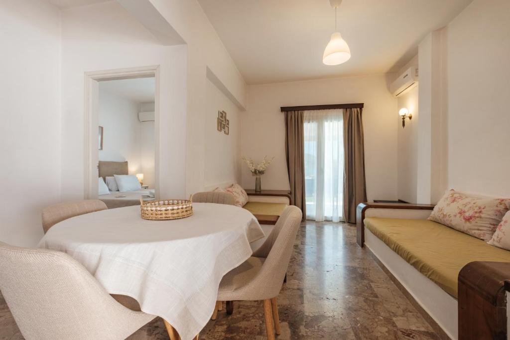 Posezení v ubytování Kalamionas Studios & Apartments