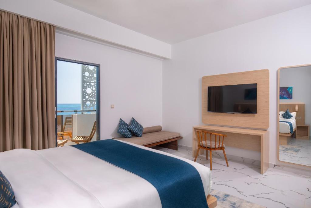TV a/nebo společenská místnost v ubytování Arrival Beach and Spa