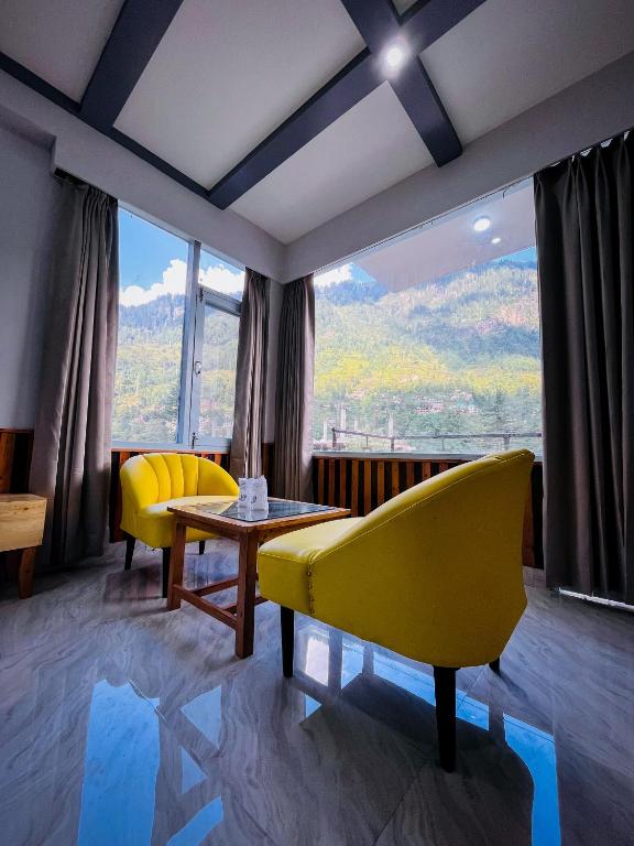 Nespecifikovaný výhled na hory nebo výhled na hory při pohledu z hotelu