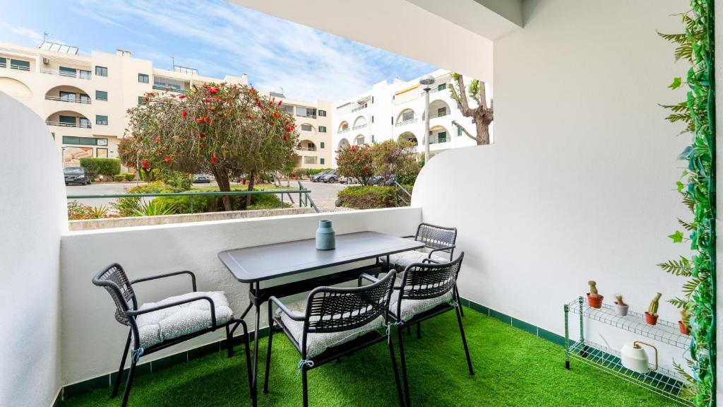 Modern Studio with Balcony in Salgados by Lovelystay