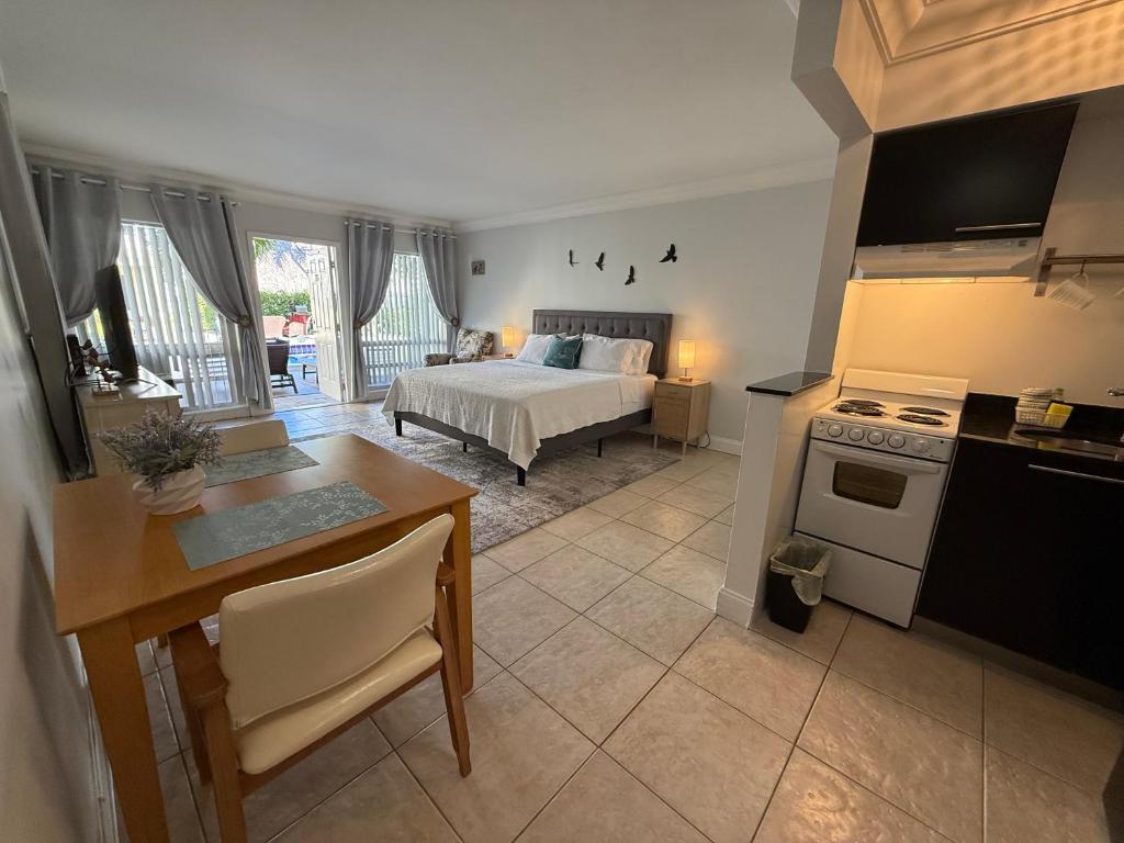 Beach Aqualina Apartments photo