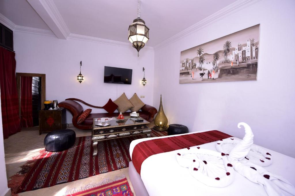 Postel nebo postele na pokoji v ubytování RIAD KALE POLIS
