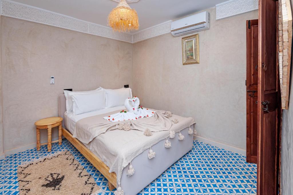 Postel nebo postele na pokoji v ubytování Riad Akkioui