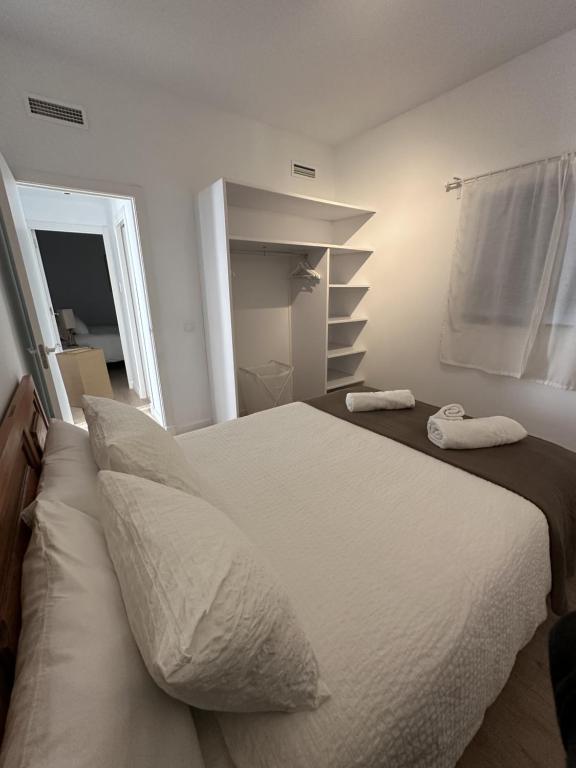 Postel nebo postele na pokoji v ubytování La Carabela, Elcano