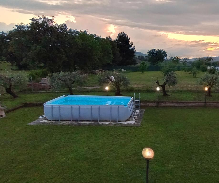Bazén v ubytování B&B Hill Ranch nebo v jeho okolí