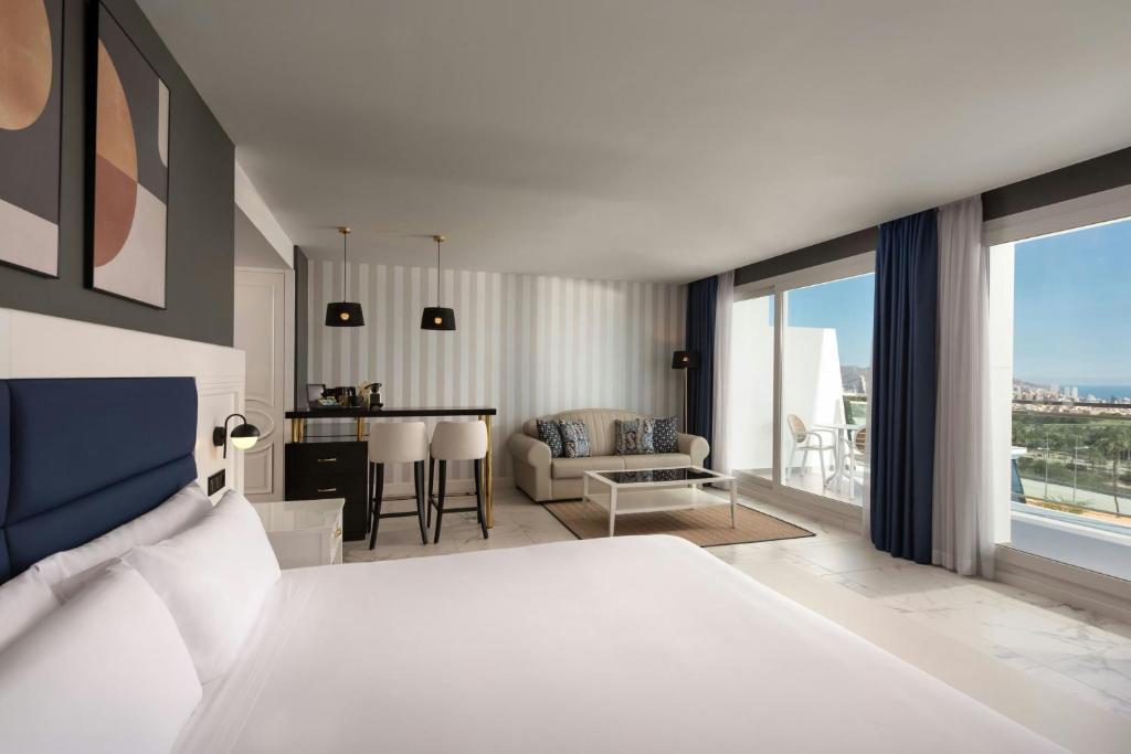 
Superior King Room with Sofa Bed, Balcony and Sea View
