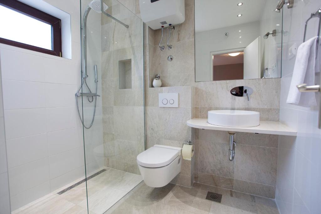 Kúpeľňa v ubytovaní Villa Makarana Apartments