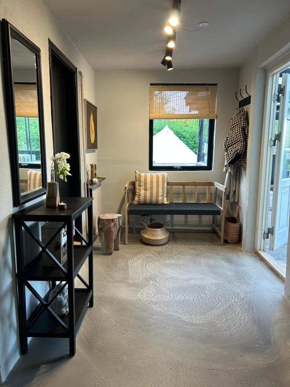 Posezení v ubytování Cozy Garden Glamping