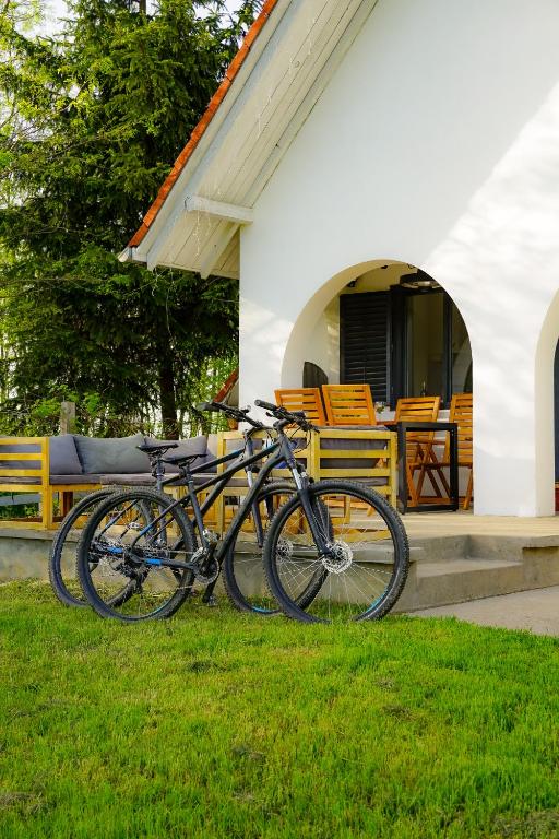 Fotografie z fotogalerie ubytování Luxury Vineyard Retreat with Private Jacuzzi v destinaci Szigetvár