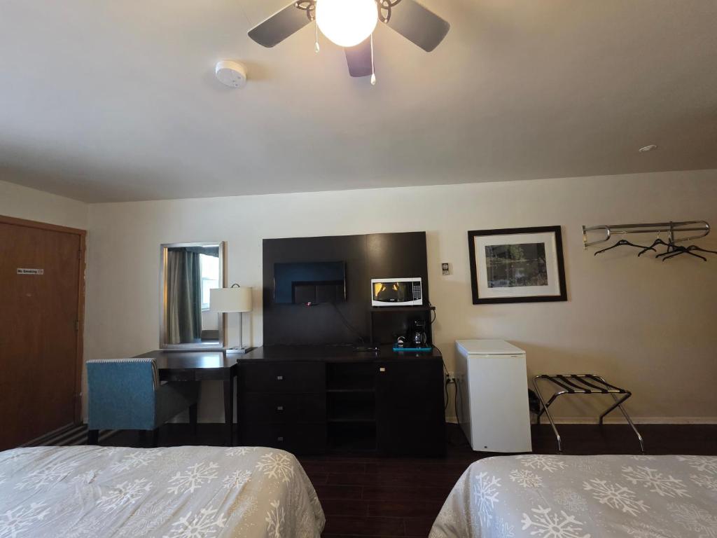 Shenstone Motor Inn photo