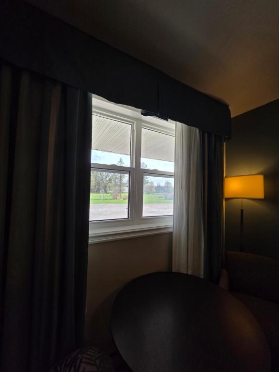 Shenstone Motor Inn photo