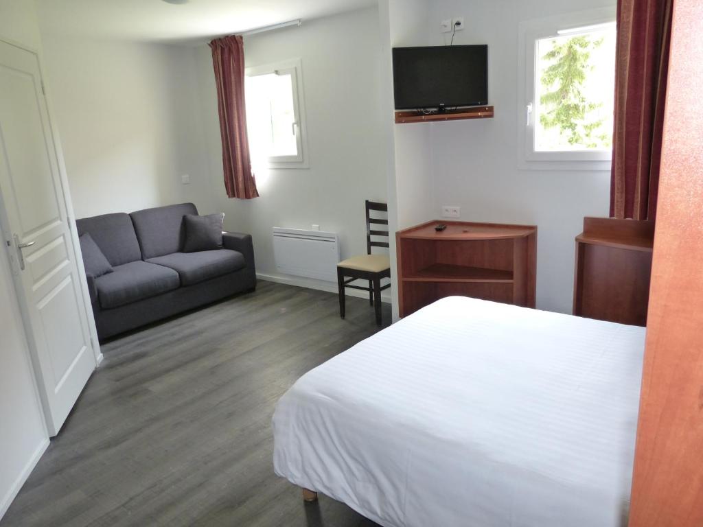 Brit Hotel Reims La Pompelle - Komfort-Vierbettzimmer
