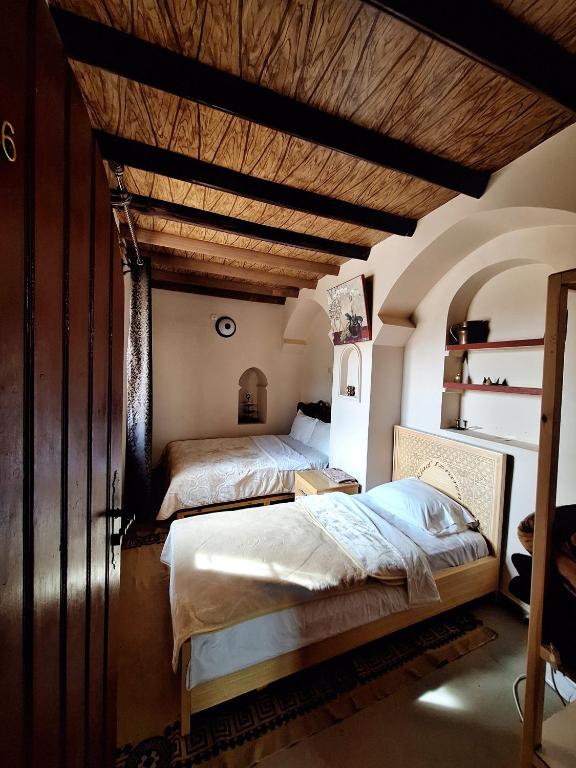 Postel nebo postele na pokoji v ubytování Riad IZRAREN in FIGUIG