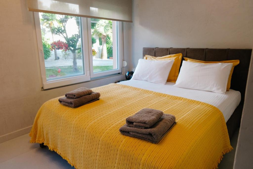 Postel nebo postele na pokoji v ubytování Dioni Luxury House