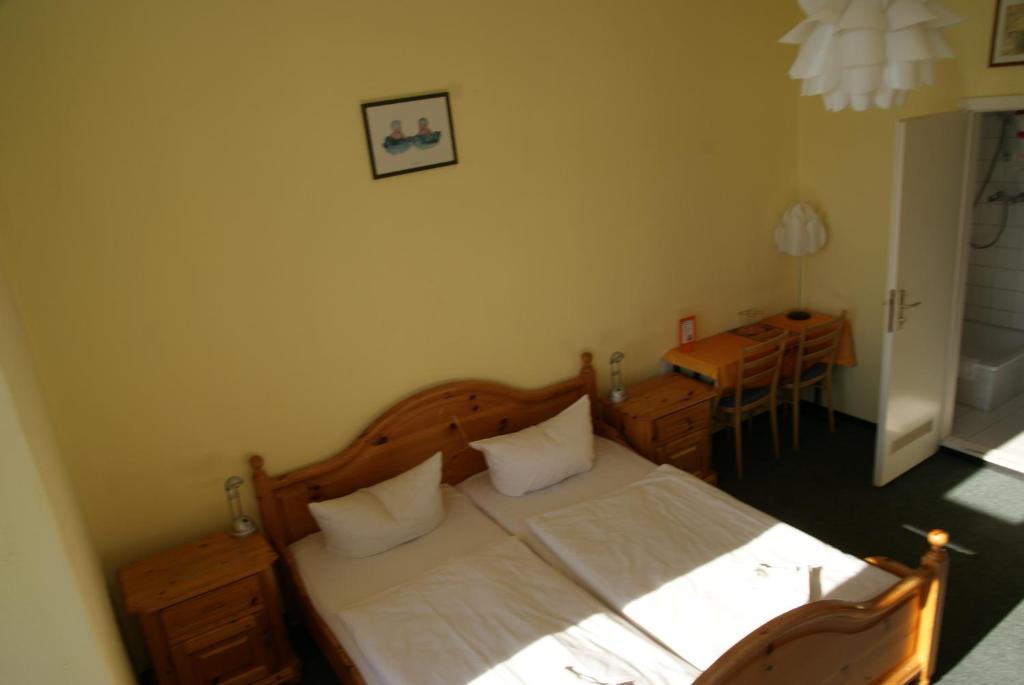 Postel nebo postele na pokoji v ubytování Happy Go Lucky Hotel + Hostel