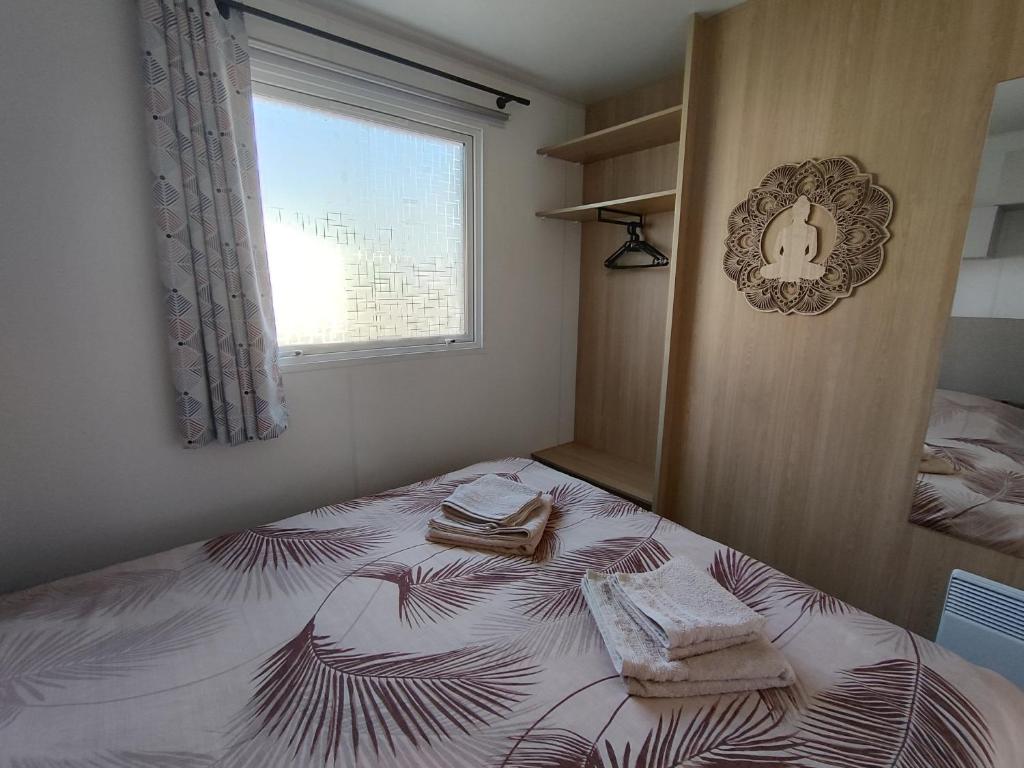 Postel nebo postele na pokoji v ubytování Mobile home à Mimizan géré par un particulier