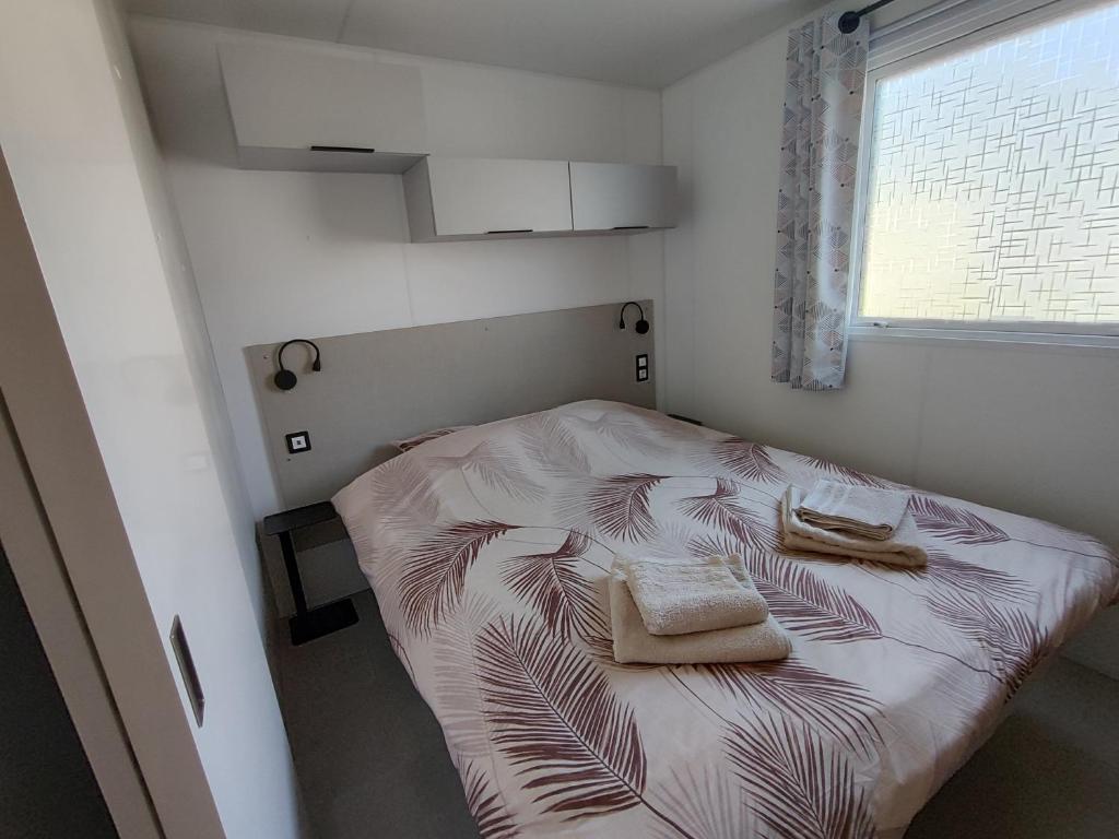 Postel nebo postele na pokoji v ubytování Mobile home à Mimizan géré par un particulier