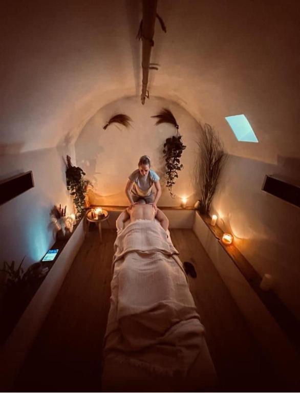 Lázně a/nebo wellness v ubytování Heaven Reset & Spa & sauny & masaże - adults-only - Premium Glamping z jacuzzi całoroczny przy rzece