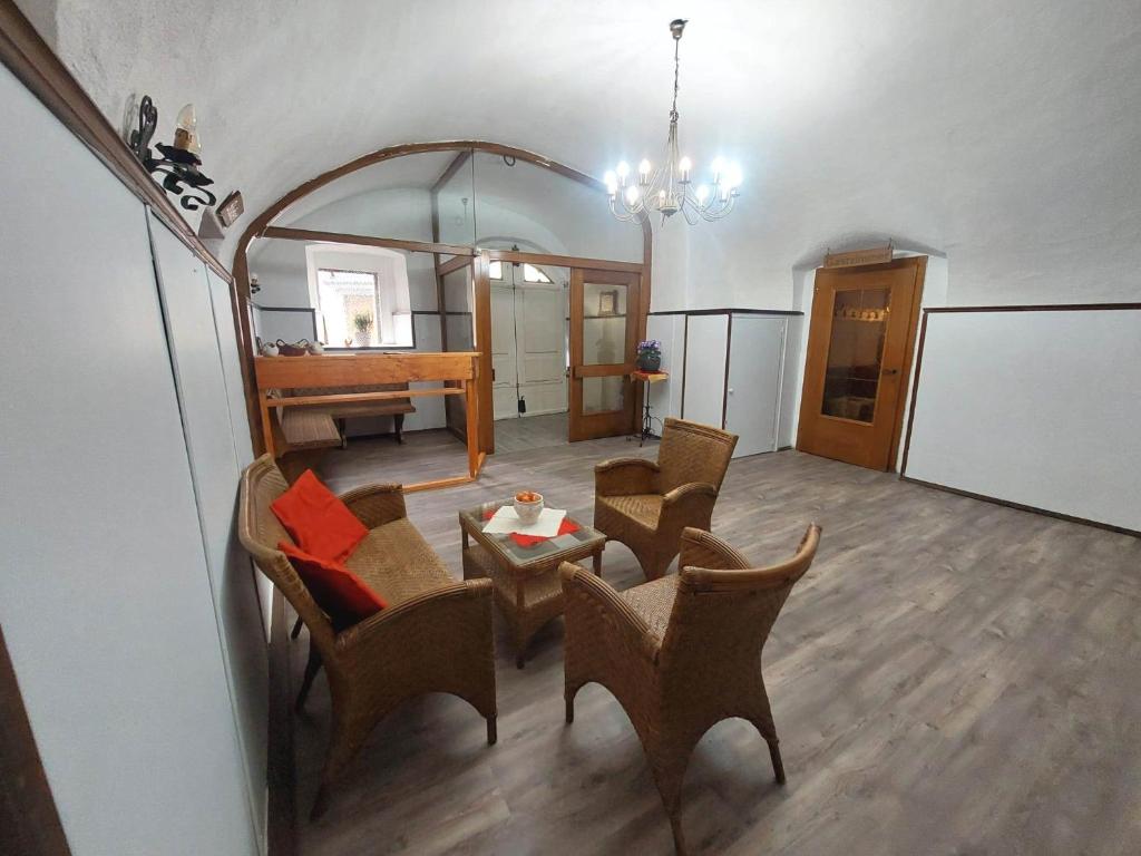 Posezení v ubytování Gasthof zur Post Eisenerz